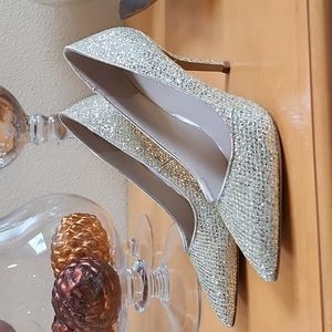 Like New! Nine West Flax Gold Sparkle Party 🥳 Heels size 7